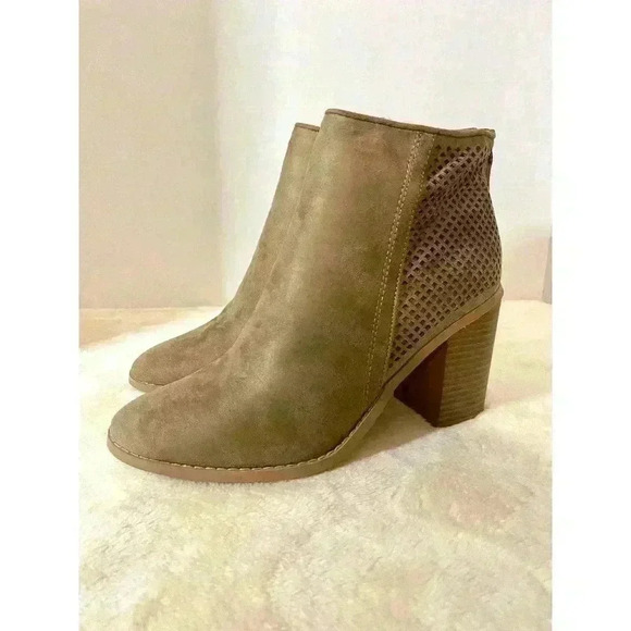 Yoki Women’s Replay Booties - Picture 2 of 6